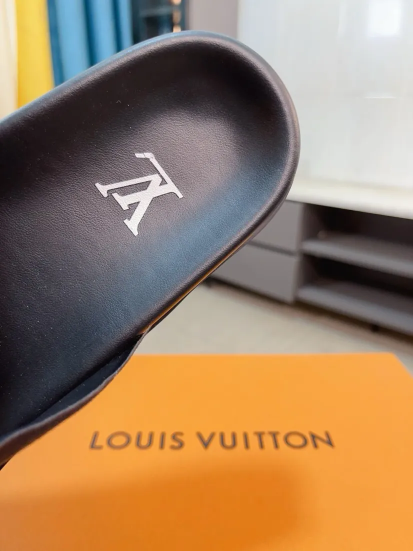 Men's shoes 💰300🌹🌹【LV】Multi-color new men's slippers, original top quality version, original special frosted cowhide➕sheepskin inner and side, non-slip combination sole, more stable walking, more comfortable and lightweight, high-end and generous, size: 38~44
